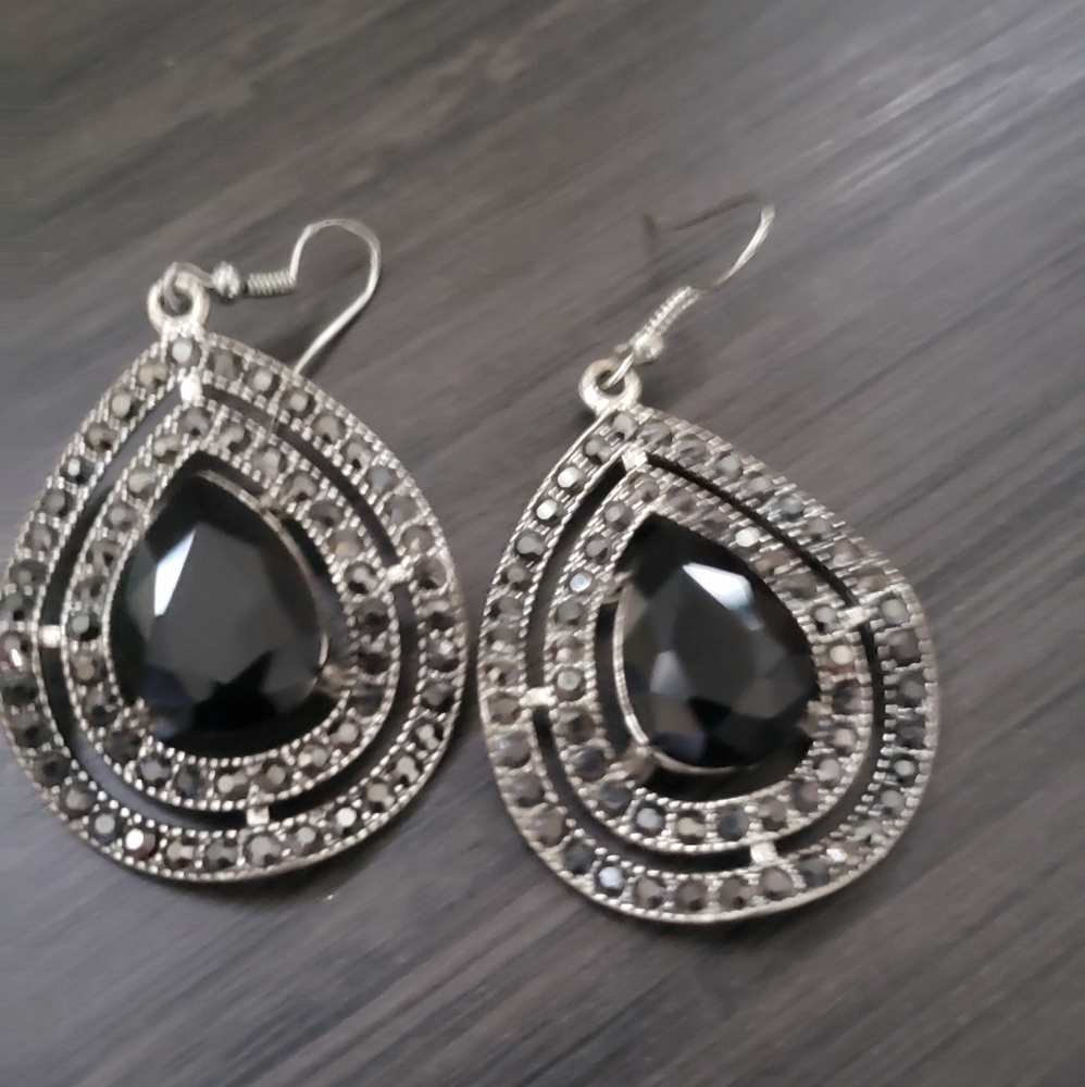Jewelry - Picture 2 of 16